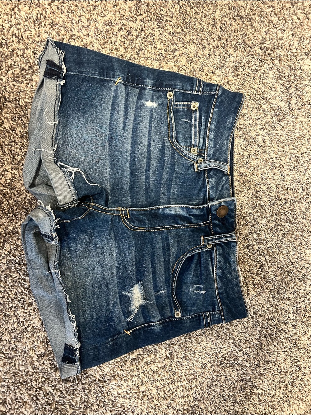 Women’s American Eagle Outfitters Dark Distressed Roll-Hem Denim Shorts, size 6 - Picture 3 of 12